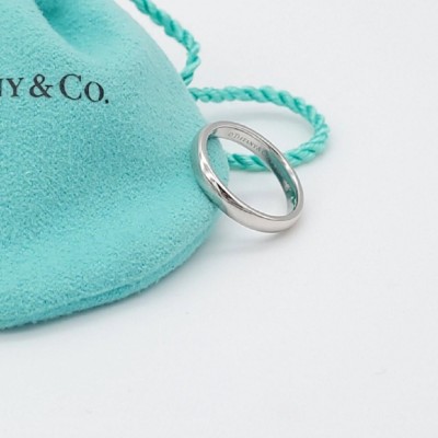 Tiffany & co platinum 950 3mm ring size 8.5