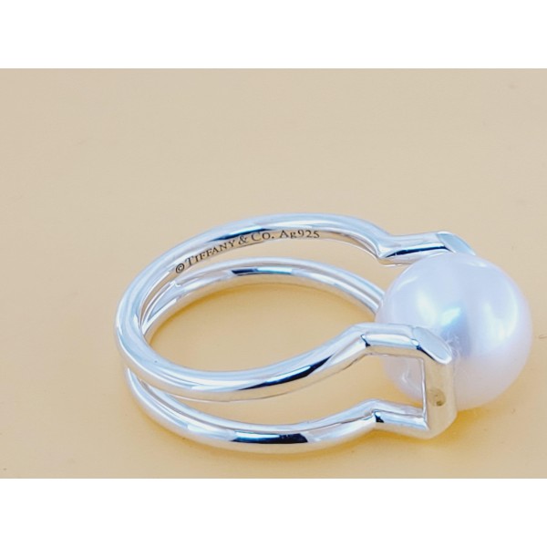 Sterling silver with a freshwater cultured pearl