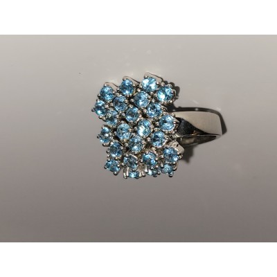 Salavetti  blue topaz ring 18ct   size 6.75