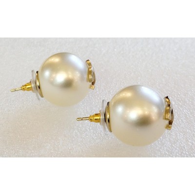 Women's Chanel Pearl Earrings